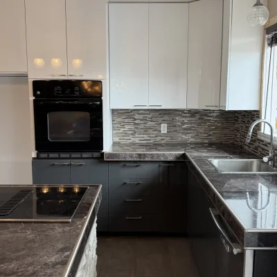 Projet de resurfaçage de cuisine dans le Grand Montréal